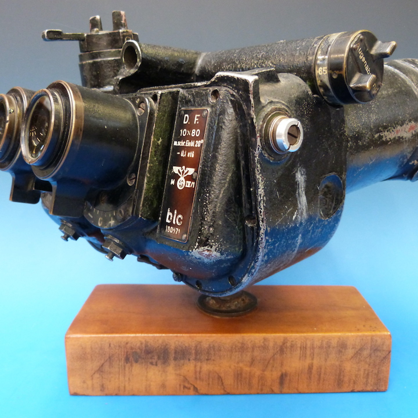 A Pair Of German WWII Carl Zeiss Kriegsmarine 20 Degree 10 X 80 Binoculars £2000
