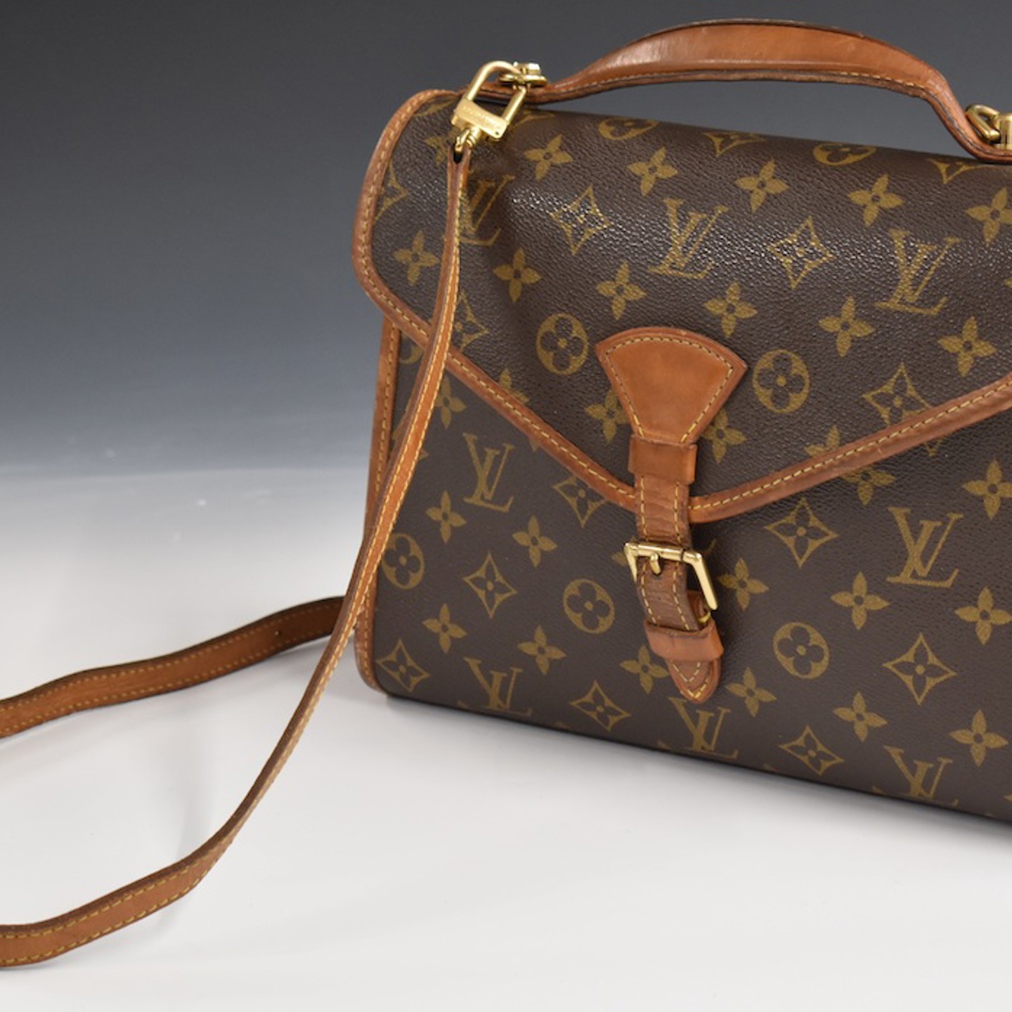 A Vintage Louis Vuitton Ladies Handbag. Sold For Ś450