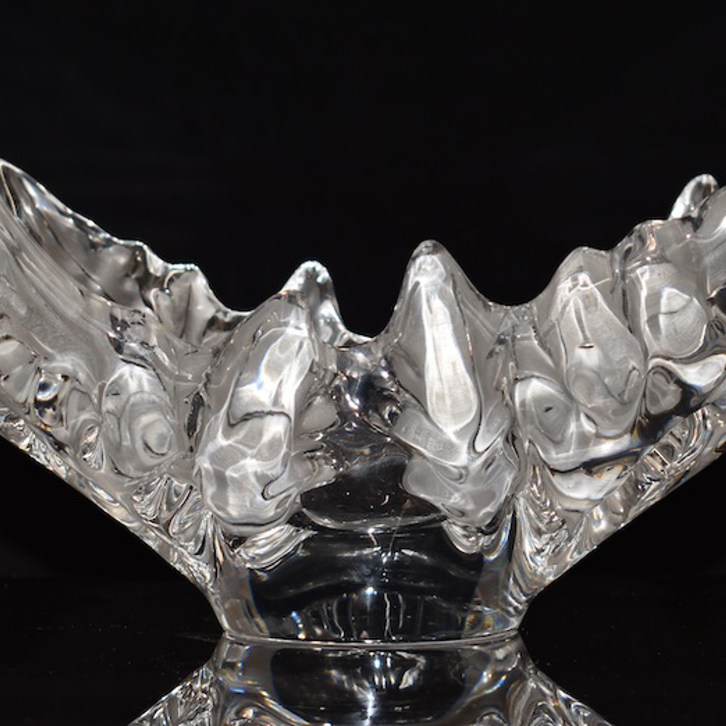 Lalique Champs LysEs Clear And Frosted Glass Centrepiece Bowl With Moulded Leaf Decoration, Signed To Base 'Lalique France', HAMMER 1,000